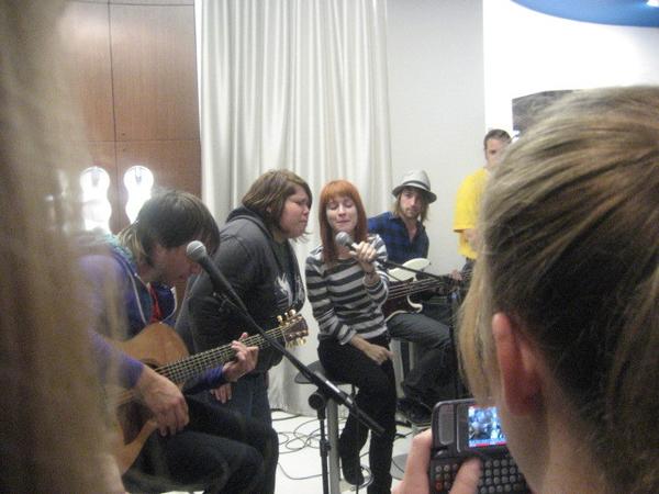 val-singing-with-paramore-d-large_1204055115536.jpg