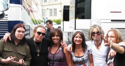 AshLeigh and Jenn meet Shinedown