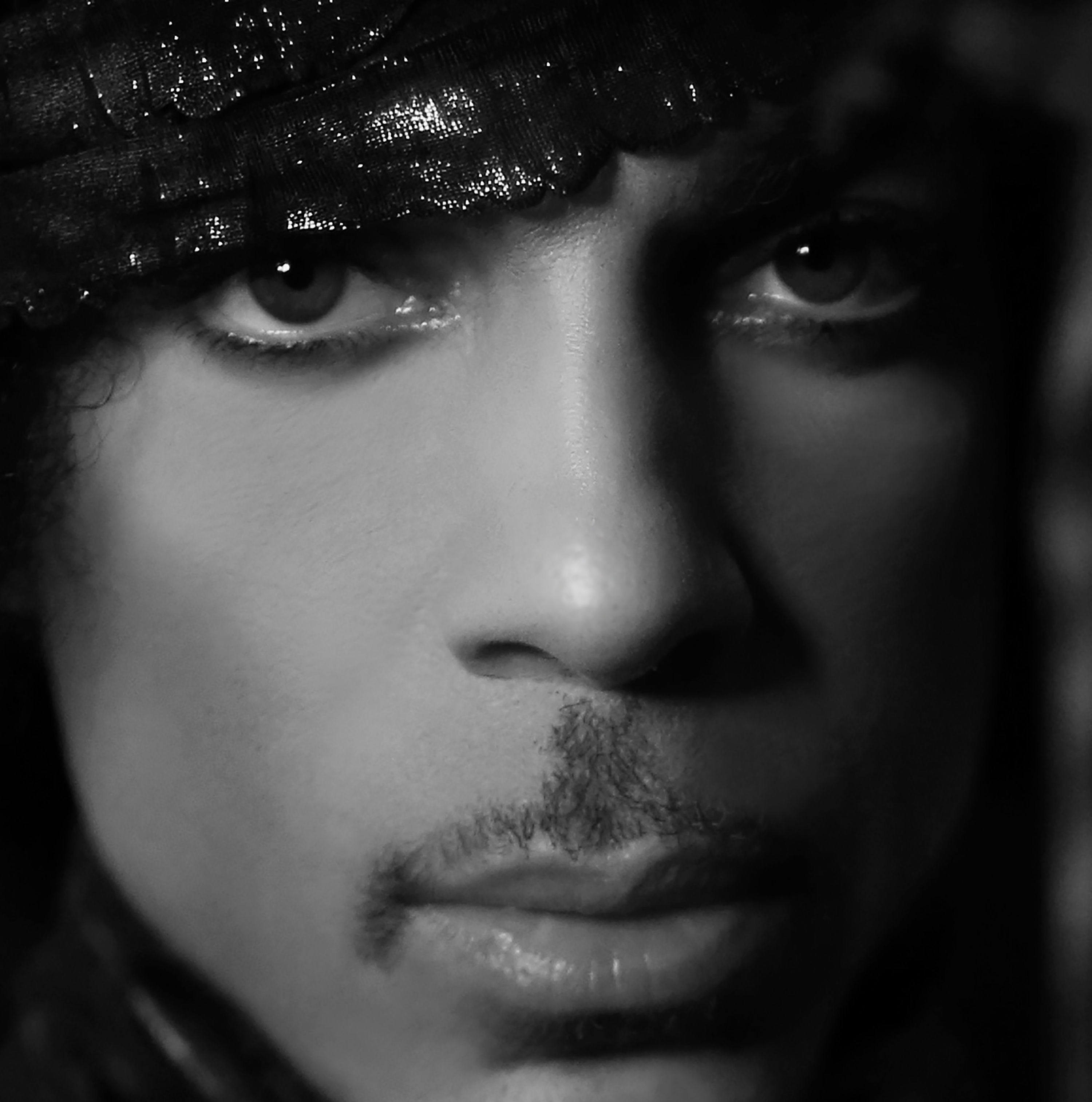 http://www.media.wmg-is.com/media/portal/media/cms/images/201409/prince-extralarge_1410222477760.jpg